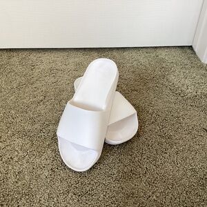 Archie’s slide in white size 8 womens